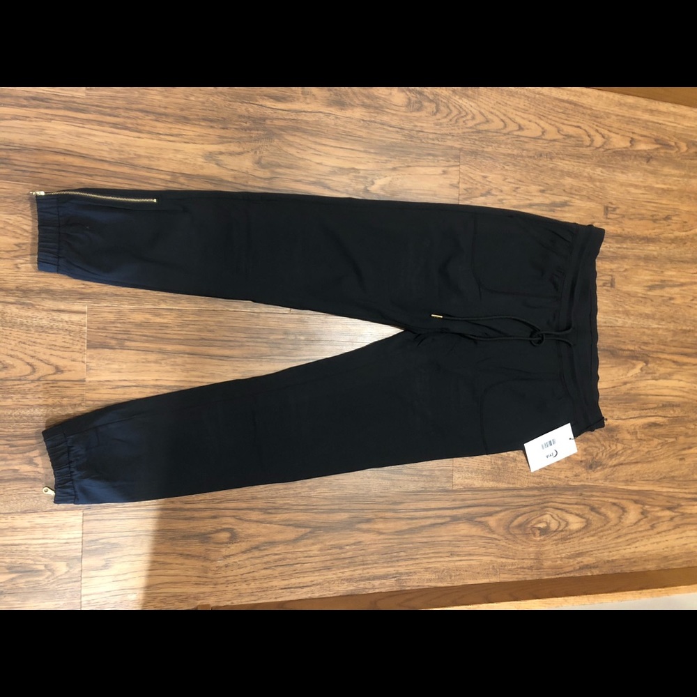 Zyia black peak zipper joggers new size small